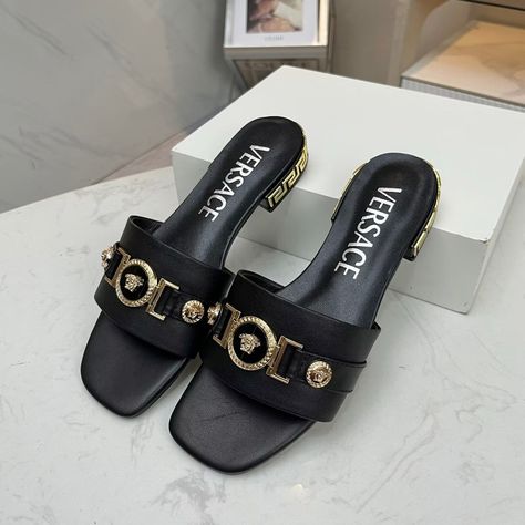 Discover the exclusive Luxury Slippers collection by VERSACE. Buy online the iconic VERSACE Slippers in luxury and elegance models. Slippers Collection, Versace Slippers, Luxury Slippers, Versace, Buy Online, Slippers, Models, Quick Saves