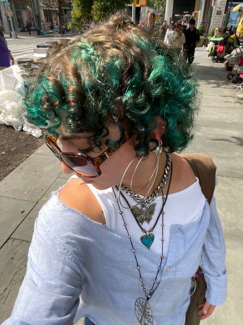 Short Blue Curly Hair, Curly Hair With Blue Highlights, Turquoise Hair Highlights, Short Curly Dyed Hair, Blue Dyed Hair, Blue Curly Hair, Curly Dyed Hair, Teal Hair Dye, Blue Brown Hair