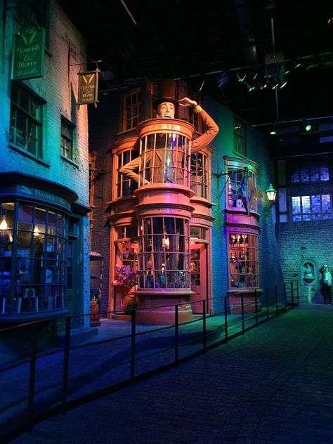 Diagon Alley Shops, Harry Potter Studios London, Harry Potter Studios, Diagon Alley, Book Nook, Book Nooks, Front View, Nook, Harry Potter