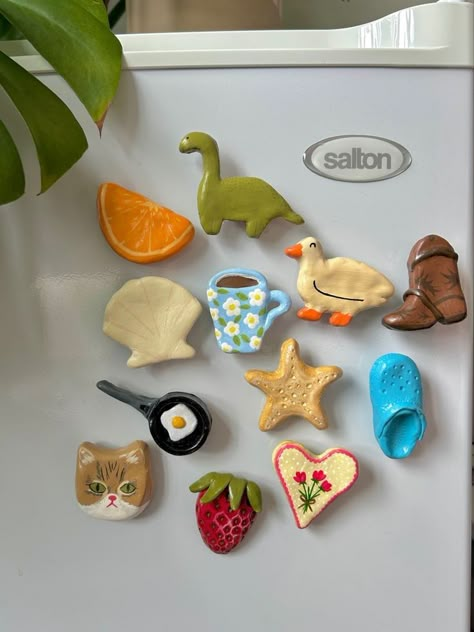 Ne düşünüyorsunuz ❤️ Fall Clay Magnets, Fall Crafts Aesthetic, Clay Charms Aesthetic, Cute Magnets, Magnet Ideas, Air Dry Clay Ideas, Dry Clay Ideas, Clay Magnets, Air Dry Clay Projects