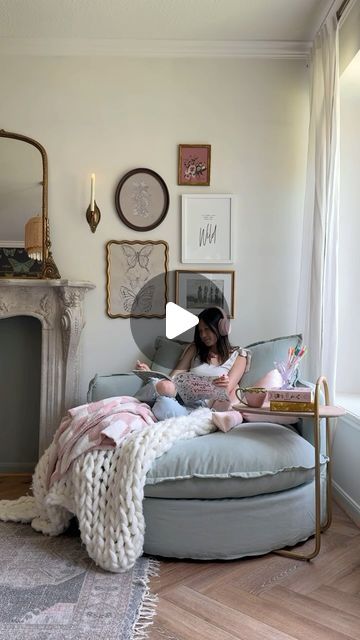 Michelle Hsu on Instagram: "I’ve been looking for the perfect chair/lounger to fill this corner and this daybed was such a good fit! I actually didn’t measure the space before ordering so when it came in a was a little panicked because it’s actually huge😂 It fit so well though and is such a good final touch the this cozy reading corner.

Also, I know it sounds a little weird to call it a daybed because that was my first thought too, but that’s what the website called it so🤷🏻‍♀️

I was 100% influenced by @cozy.games to get this daybed! This was definitely a splurge and she did an amazing video with some similar looks for less that I think includes the sizing of the chairs!

Do you measure before you buy or create something or just figure it out later?👀

#bedroominspo #bedroomdecor #befo Reading Corner Two Chairs, Daybed In Living Room Ideas, Reading Chair In Bedroom, Daybed In Living Room, Bedroom Reading Corner, Daybed Bedroom, Cozy Reading Chair, Daybed Lounge, Bed In Corner