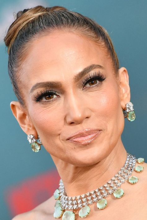 Jennifer Lopez debuted a new version of the blueberry milk nail trend, courtesy of celebrity manicurist Tom Bachik. Blueberry Milk Nails, Tom Bachik, Jennifer Lopez Makeup, Milk Nails, Blueberry Milk, Emerald Jewellery, Nail Trend, New Nail Polish, New Nail