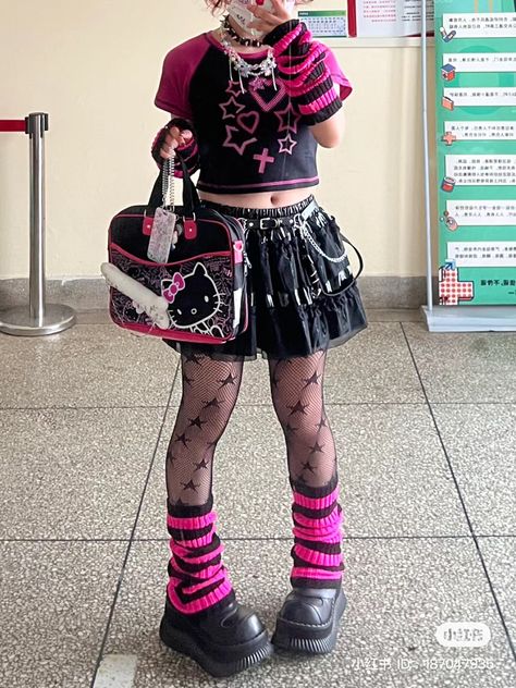 Erokawa Outfits, Pink And Black Alt Outfit, Egirl Aesthetic Outfits For School, Pastel Punk Outfits, Pink Punk Outfits, Punk Outfits Aesthetic, Y2k Moodboard, Emo Mcbling, Japanese Fashion Harajuku