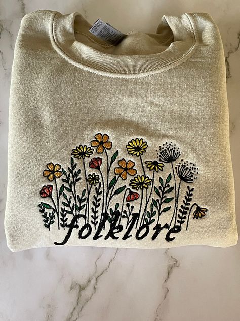 Embroidered sand crewneck Taylor Swift Embroidery Ideas Clothes, Cute Preppy Sweatshirts, Embroidery Crewneck Ideas, Folklore Crewneck, Folklore Sweatshirt, Taylor Swift Sweater, Taylor Swift Embroidery, Plant Sweatshirt, Crewneck Embroidery