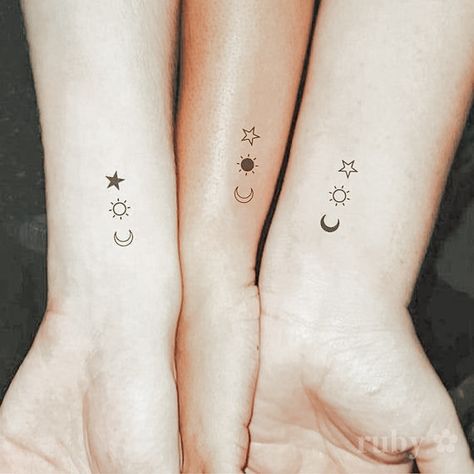 Meaningful Wrist Tattoos, Rose Shoulder Tattoo, Cute Couple Tattoos, Omerta Tattoo, Beautiful Flower Tattoos, Sibling Tattoos, Friendship Tattoos, Tattoo Feminina, Best Friend Tattoos