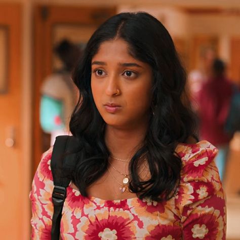 Devi Vishwakumar, Parvati Patil, Shirt Styling, Luke Castellan, People Skills, Never Have I Ever, Netflix Movies, Face Expressions, Series 3