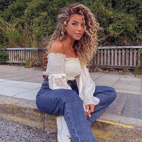 Pin Hairstyles, Beyonce Hair, Hair Foils, Highlights Curly Hair, Blonde Curly Hair, Curly Hair Extensions, Dyed Natural Hair, Beautiful Curly Hair, Ombré Hair