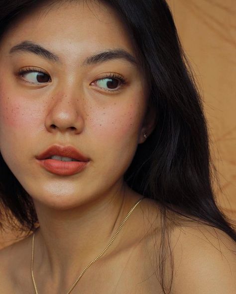 Haley Kim 헤일리 no Instagram: “⁣ ☀️Sun-kissed makeup look is my go-to look for summer!⁣ ⁣ Coloured products used:⁣ ☀️Blush: @fentybeauty cheeks out freestyle cream blush in…” Haley Kim, Filipino Makeup, Sunkissed Makeup, Sweet Makeup, Morning Makeup, Wedding Day Makeup, Honey Hair, Clean Makeup, Cream Blush