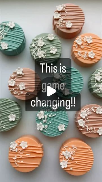 The Original CakePuck! on Instagram: "This makes getting colorful so much less stressful!!   I used about 4.5oz for 3 pucks but melt a little more to save for a drizzle, just scrape it into a piping bag and reheat for 10 seconds at a time when you’re ready.   Don’t be afraid to let your colors SHINE!!   Silicone bowls are the best and from @orsongygi   Chocolate coloring from @thesugarart I love them!  Comment warm or heat or something 😂 if you want me to send you the link to my chocolate warmers!   To get your molds sets head to the profile 🥰🔥👊🏼  Happy Pucking!   #cakepucks #bentycakes #melts #candymelts #bakinghacks #easterdesserts" Candy Melts Recipe, Melted Chocolate Recipes, Dessert Pops, Chocolate Molds Recipe, Chocolate Business Ideas, Silicone Molds Recipes, Cake Pucks, Chocolate Dipped Treats, Fancy Desserts Recipes