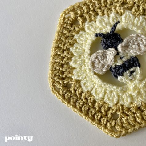 Crochet Bee Square, Honey Bee Crochet Patterns, Bee Granny Square, Big Crochet Projects, Honey Bee Crochet, Honeycomb Crochet, Crochet Bee Pattern, Honeycomb Hexagon, Granny Hexagon