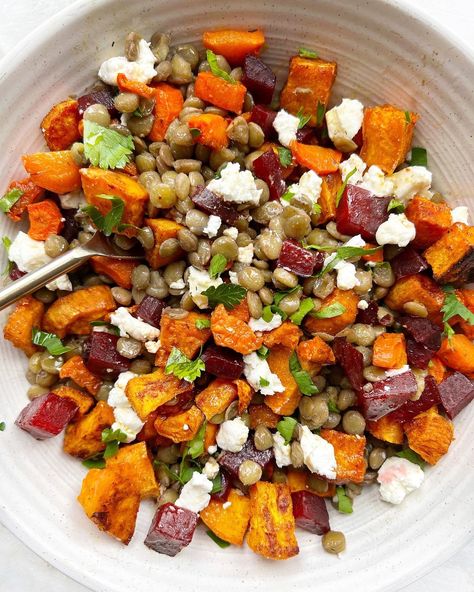 Roasted Vegetable and Lentil Salad - Sammi Brondo Salad With Peas, Farro Salad Recipes, Spring Salad Recipes, Veggie Dinners, Low Cholesterol Diet, Farro Salad, Healthy Family Dinners, Orzo Salad, Registered Dietitian Nutritionist