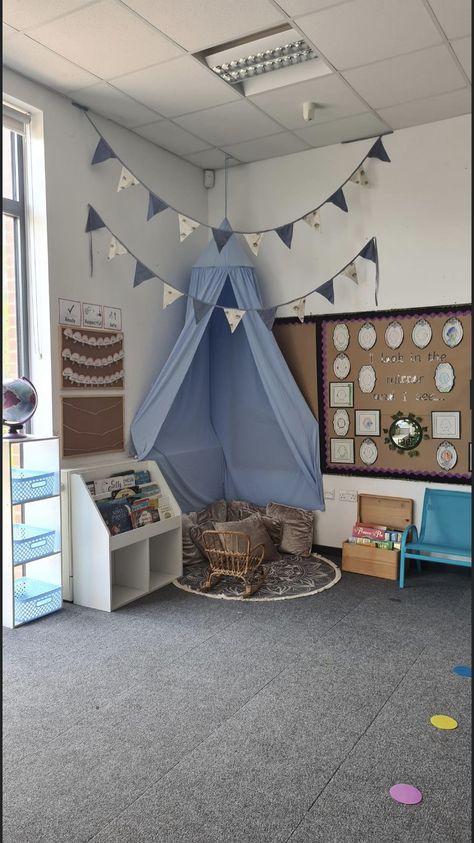 Daycare Quiet Area Ideas, Quiet Spot In Classroom, Calming Daycare Room, Book Corner Ideas For Preschool, Calm Space Classroom, Calm Reading Corner, Year 2 Book Corner, Daycare Calming Corner, Cosy Reading Corner Classroom