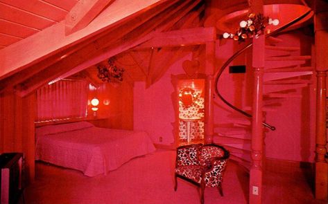 A Look Inside Hotel & Motel Rooms of the 1950s-70s - Flashbak Madonna Inn Rooms, Nest Room, Love Motel, Love Hotel, California Room, Madonna Inn, Motel Room, Heartbreak Hotel, Inn Hotel