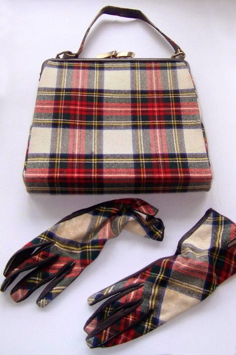 Vintage Tartan purse and gloves by InTimesPast on Etsy. Mode Tartan, Tartan Fashion, Plaid Purse, Plaid Shirts, Vintage Purses, Vintage Plaid, Mein Style, Mode Vintage, Tartan Plaid