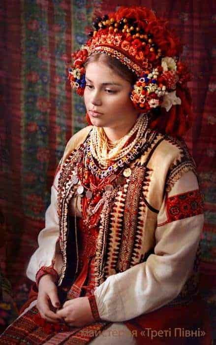 Ukrainian Headdress, Polish Dress, Slavic Clothing, Floral Headdress, Ukrainian Clothing, Ukrainian Dress, Unmarried Women, Flower Headdress, Ukrainian Flag