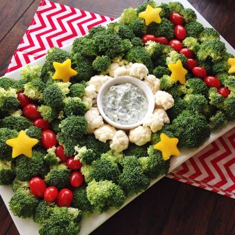 JOY Vegetable Platter Turkey Veggie Tray, Christmas Veggie Tray, Christmas Vegetables, Festive Appetizers, Vegetable Tray, Vegetable Platter, Decorações Com Comidas, Veggie Tray, Vegan Christmas