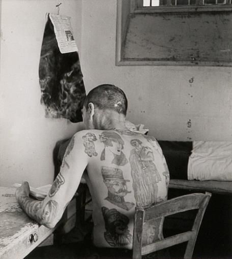 Uv Ink Tattoos, Men With Tattoos, Russian Prison Tattoos, Tattooed Man, Russian Tattoo, Prison Tattoos, Tattoo People, Robert Doisneau, Tattoo Photography