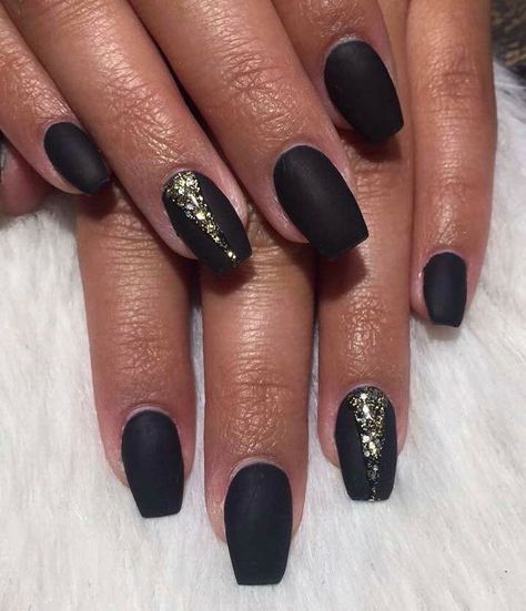 black matte with gold ✨ Easy Black And Gold Nails, Black And Gold Graduation Nails, Black And Gold Dip Nails, Black And Gold Nails Design Classy, Black Matte Nails With Gold, Matte Black And Gold Nails, Black And Gold Short Nails, Black And Gold Nail Ideas, Matte Black Nails With Gold