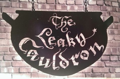 Leaky Cauldron Sign - great for paper cut Leaky Cauldron Sign, Agatha Aesthetic, Harry Potter Bar, Harry Potter Play, Hogwarts Party, Cafe Inspiration, Leaky Cauldron, Harry Potter Classroom, Fantasy Fest