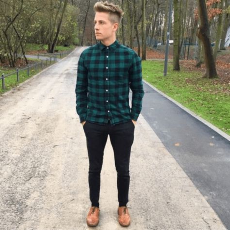 12 Boss Outfits Every Journalist Needs ASAP - Society19 Flannel Outfits Men, Flannel Shirt Outfit, Plaid Shirt Outfits, Perfect Winter Outfit, Boss Outfit, Shirt Outfit Men, Flannel Outfits, Green Flannel, Outfits Hombre