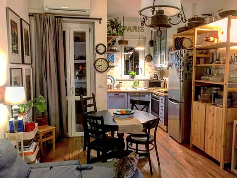 Ny Style Apartment, Tiny Home Decorating Ideas, Uni Apartment, Wall Design Ideas, Tiny House Interior Design, Small Living Room Design, House Interior Design, Apartment Aesthetic, Interior Wall Design