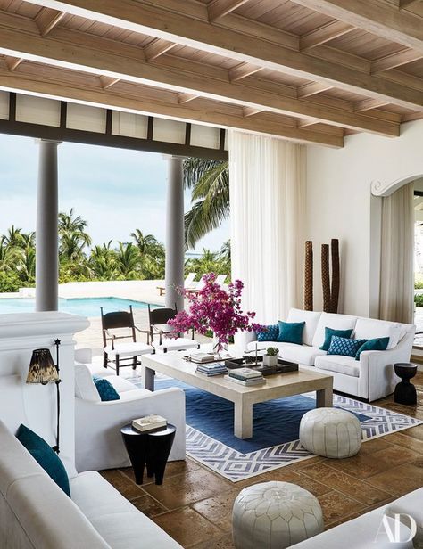 A vase of vibrant flowers punctuates the living room's blue-and-white palette. Donghia sofa upholstered in a great outdoors fabric by Holly Hunt with perennials trim. Madeline Weinrib rug. Bahamas House, Inside Celebrity Homes, Bahamas Beach, Rustic Ceiling, Vintage Interior Design, Faith Hill, Coastal Living Rooms, Beach House Interior, Tim Mcgraw