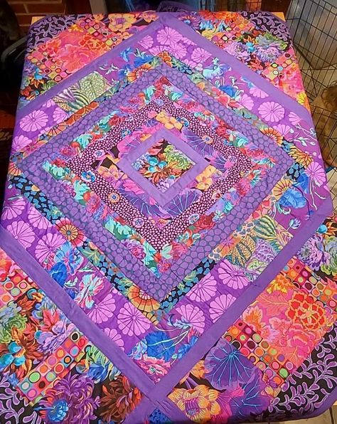 Kaffe Fassett Quilt Patterns, Sock Quilt, Kaffe Fassett Quilts Pattern Free, Hawaiian Fabric Quilt, Tiny Quilts, Butterfly Quilts, Kaffe Quilts, Medallion Quilts, Bright Quilts