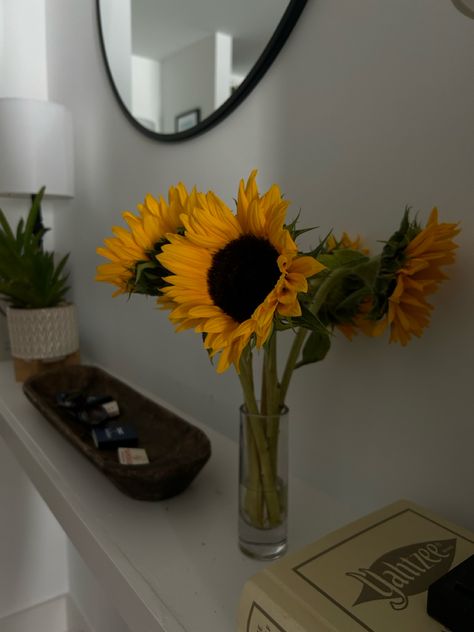 Style your home with simple floral arrangements
Sunflowers for fall Simple Floral Arrangements, Floral Arrangement, Floral Arrangements, Sunflower, Floral