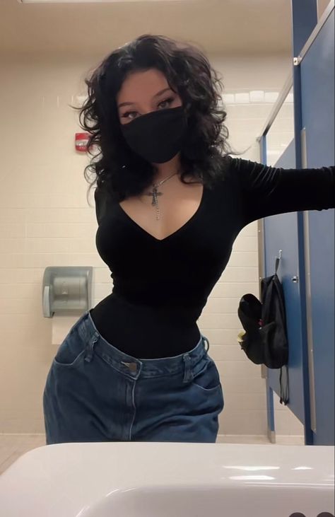 Pear Body, Curly Hair Routine, Hair Routine, Body Inspiration, Really Cute Outfits, Perfect Body, Grunge Outfits, Body Goals, Aesthetic Clothes