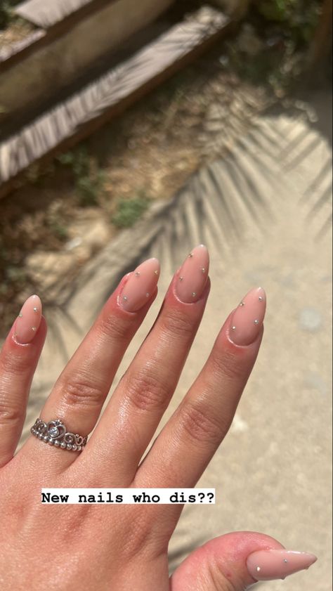 Nude nails with tiny rhinestones Casey Nails Euphoria, Euphoria Nails Short, Mandy Euphoria Nails, Cassie Nails Euphoria Season 2, Uñas Cassie Euphoria, Cassie Howard Nails, Cassie Nails Euphoria, Maddie Euphoria Nails, Cassie Euphoria Nails