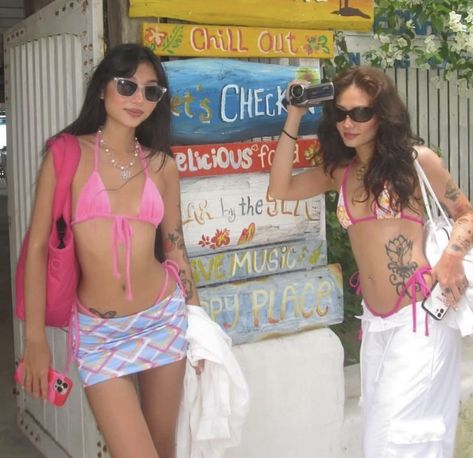 Y2k Beach Aesthetic, Y2k Beach Outfit, Summer Y2k Outfits, Fun Vibes, Shein Clothing Outfit, Shein Clothing, Summer Picture Poses, Hawaii Outfits, Beach Fits