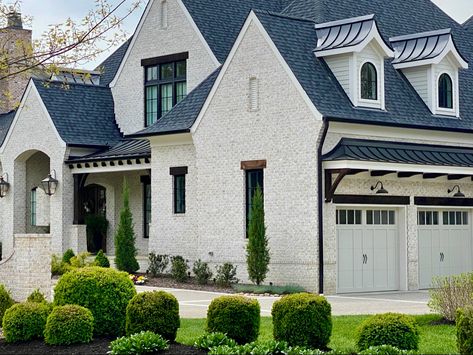 Brick Dream Brick House, Unpainted Brick Exterior, Light Brick And Stone Exterior, Exterior House Design Brick, White Brick House With Siding, Transitional Brick House Exterior, Light Colored Brick Exterior, Brick Accent Exterior, Weatherwood Roof Shingles