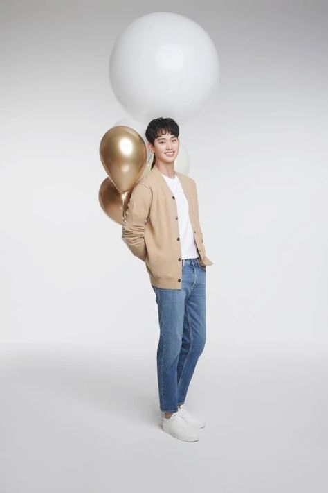 Birthday Photoshoot Ideas Boys, Birthday Photoshoot Ideas, Studio Photoshoot Ideas, Birthday Shots, Birthday Captions, Studio Photoshoot, Portrait Photography Poses, Kim Soo Hyun, Studio Shoot