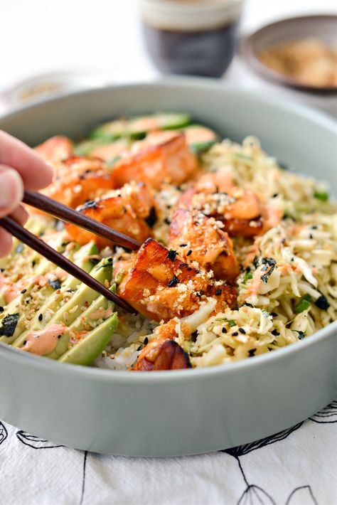 Spicy Salmon Maki Bowl - Simply Scratch Spicy Salmon Recipe, Spicy Salmon Roll Bowl, Salmon Maki Bowl, Spicy Salmon Bowls Healthy, Spicy Salmon Sushi Bowl, Sushi Salmon Recipes, Spicy Salmon Bowl Recipe, Maki Bowl, Spicy Salmon Bowl