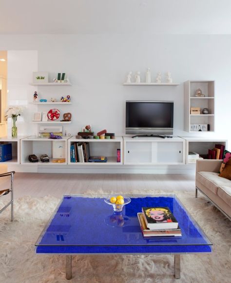 Living Room New York, Yves Klein Blue, Yves Klein, New York Apartment, Blue Table, Architecture And Design, Klein Blue, Contemporary Living Room, Art Table