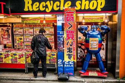 tokyo recycle shops Japanese Shop, Japan Street, Japan Trip, Second Hand Shop, Japan Shop, Collectible Cards, New Clothes, Japan Travel, Stuffed Animals