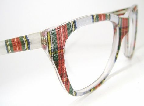 Content in a Cottage: I'm Loving Tartan Plaids for Some Reason Mode Tartan, Style Anglais, Tartan Fashion, Christmas Reading, Girlboss Fashion, Four Eyes, Bloomingdales Fashion, Iu Fashion, Transparent Fashion