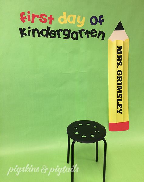 Today I helped out in my mom’s classroom to create a “First Day of Kindergarten” photo booth. During Meet the Teacher Night, the parents will have a fun spot to capture a photo of their kindergartner in their new classroom. We used green butcher paper for the backdrop (2 sheets wide), yellow paper for the … First Day Photo Booth, First Day Of Preschool Backdrop, First Day Of School Photo Backdrop, First Day Of School Backdrop Ideas, Kindergarten Photo Backdrop, Kindergarten Photo Booth, First Day Of School Backdrop, Kindergarten Orientation, First Day Of School Photo