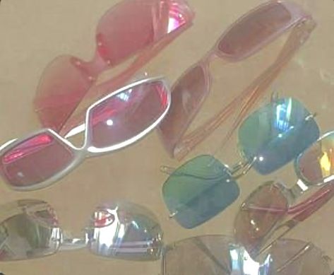 y2k glasses Arte Glitter, Tropical Core, No Ordinary Girl, Coconut Girl Summer, Sunglasses Aesthetic, 2000s Party, Coconut Girl Aesthetic, Y2k Party, Malibu Barbie