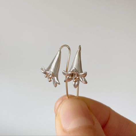 Lily Earrings, The Annunciation, Archangel Gabriel, The Virgin Mary, The Middle Ages, Funky Jewelry, Jewelry Lookbook, Bridal Bouquets, Jewelry Inspo