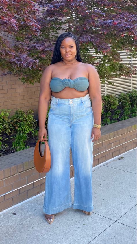 Found these amazing size 18 jeans from Express! Plus Size Wide Leg Jeans, Wide Leg Jeans Plus Size, Wide Leg Jeans Outfits, Plus Sized Clothing, High Waisted Wide Leg Jeans, High Waist Wide Leg Jeans, Curvy Girl Outfits, Plus Sized, Denim Flares