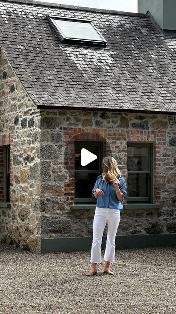 The Luxury Home Show on Instagram: "Follow @geri_designs around her stunning home in Ireland 🏡

Which room is your favourite? 🙌

To see more, the full tour is live on our YouTube channel! 

#theluxuryhomeshow #luxuryhomes #luxurylifestyle #housetours #interiorsuk #interiordesign #irishhomes #ireland #homeinsporation" Geri Designs, Dog Station, Homes In Ireland, Keto Cocktails, Summer Houses, Ireland Homes, Dream Land, Stunning Kitchens, Cute House