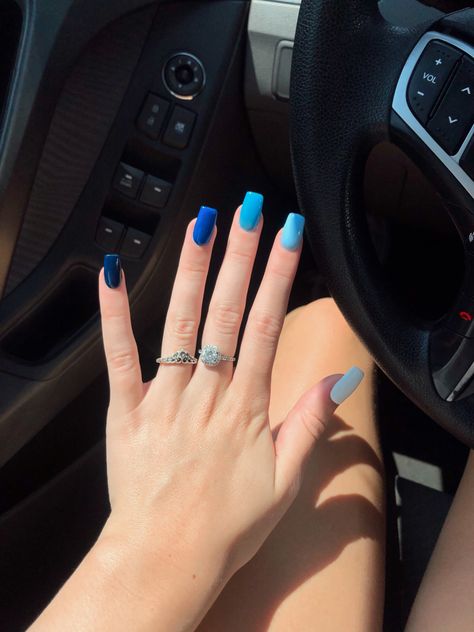 Fading Blue Nails, Ombre Different Color Nails, Blue Nails Ombre Color Combos, Hombre Blue Nails, Blue Faded Nails, Different Color Blue Nails, Blue Nails Simple Design, Blue Multicolor Nails, Gradient Nails Blue