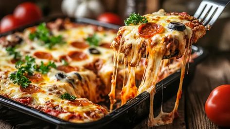 Loaded Meat Lover’s Pizza Casserole - Luscious Recipes Cheesy Beef Pizza Casserole, Meat Lovers Pizza Casserole, Quick Supper Ideas, Cheesy Dinner, Luscious Recipes, Beef Pizza, Meat Lovers Pizza, Meat Lover, Crispy Cheese