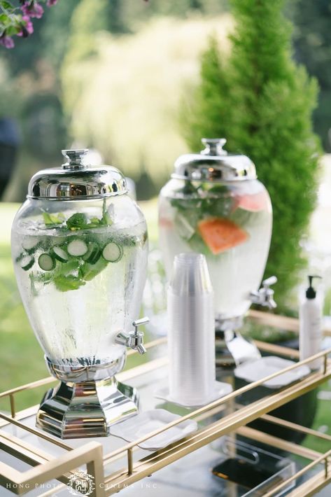 If you are planning a summer wedding and are worried about your guests overheating, save this photo as inspiration for an elegant water station. This water is infused with cucumber and watermelon to keep the guest feeling cool and happy during this summer wedding. Flavored Water Wedding, Water Dispenser Wedding, Hydration Station Wedding, Wedding Water Station, Cucumber And Watermelon, Cocktail Pictures, Wedding Drink Station, Flavored Water Recipes, Glam House