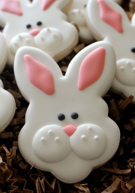 This is happening this year! I just need to practice my icing techniques. Bunny Face Cookie 3 Carrot Cookies, Easter Bunny Cookies, Easter Sugar Cookies, Easter Sweets, Spring Cookies, Bunny Cookies, Easter Baking, Happy Easter Bunny, Pretty Cookies