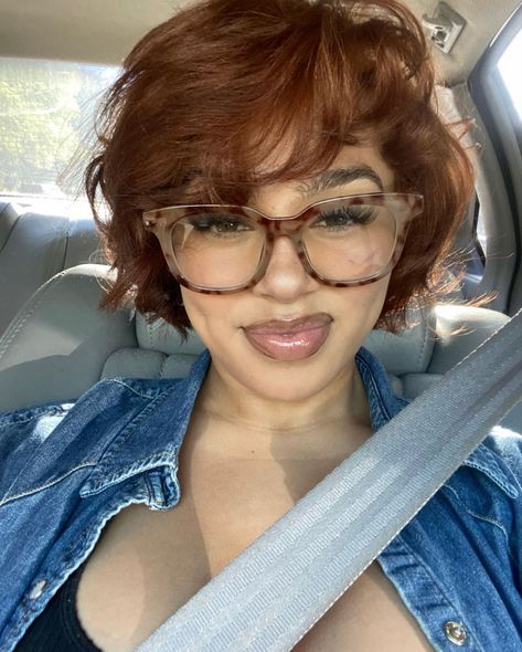 Short Hair Pixie Cuts, Tiktok Star, Short Sassy Hair, Hairdos For Curly Hair, Pretty Hair Color, Crop Hoodie, Short Natural Hair Styles, Shoulder Cut, Baddie Hairstyles