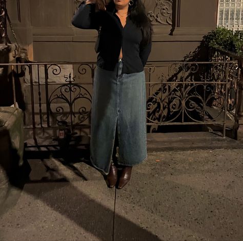 maxi jean skirt outfit, dark brown pointed toe boots Jean Maxi Skirt Outfit Winter, Brown Pointed Boots Outfit, Long Dark Denim Skirt Outfit, Boots And Maxi Skirt, Dark Denim Skirt Outfit, Pointed Boots Outfit, Dark Brown Boots Outfit, Maxi Jean Skirt Outfits, Winter Maxi Skirt Outfit