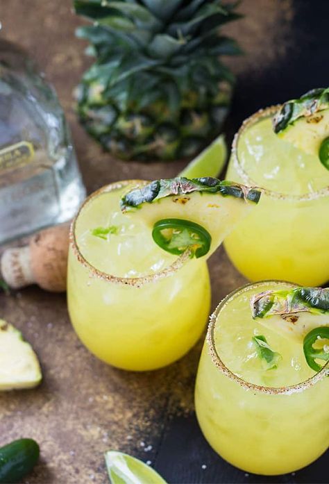 Party Food Ideas For Adults, Tequila Mockingbird, Guava Recipes, Banana Apple Smoothie, Jalapeno Margarita, Spicy Margarita, Girl Night, Party Food Ideas, Margarita Recipes