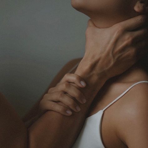 Grab Neck Pose, Hand On Neck Pose Couple, Neck Grab Hands, Neck Drawing, Bad Romance, The Right Man, Love Languages, Body Language, Couple Aesthetic